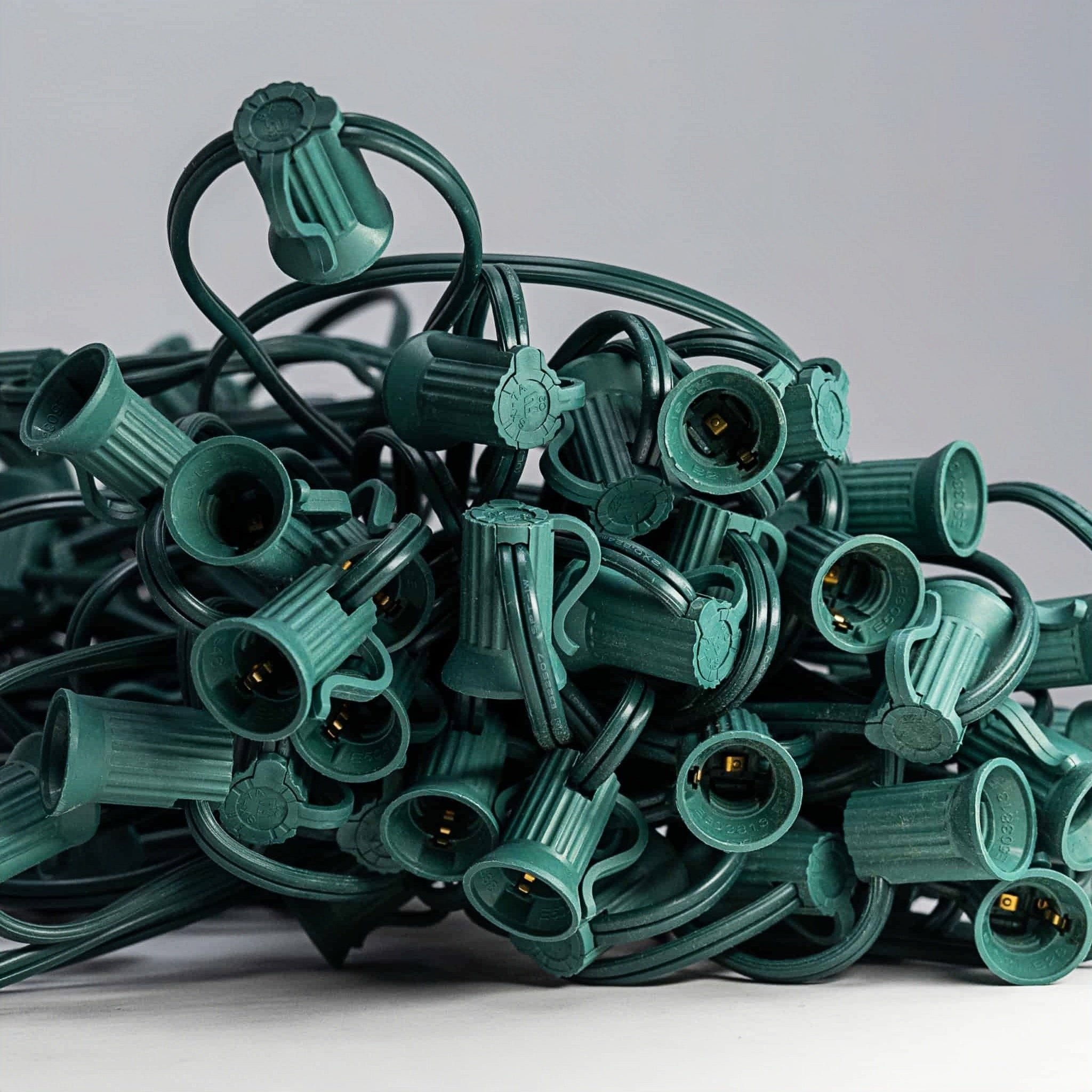 C7 Socket Stringer Bulk Reel 18AWG SPT-1 Green Wire 1000' 12'' Spacing, E12 Base