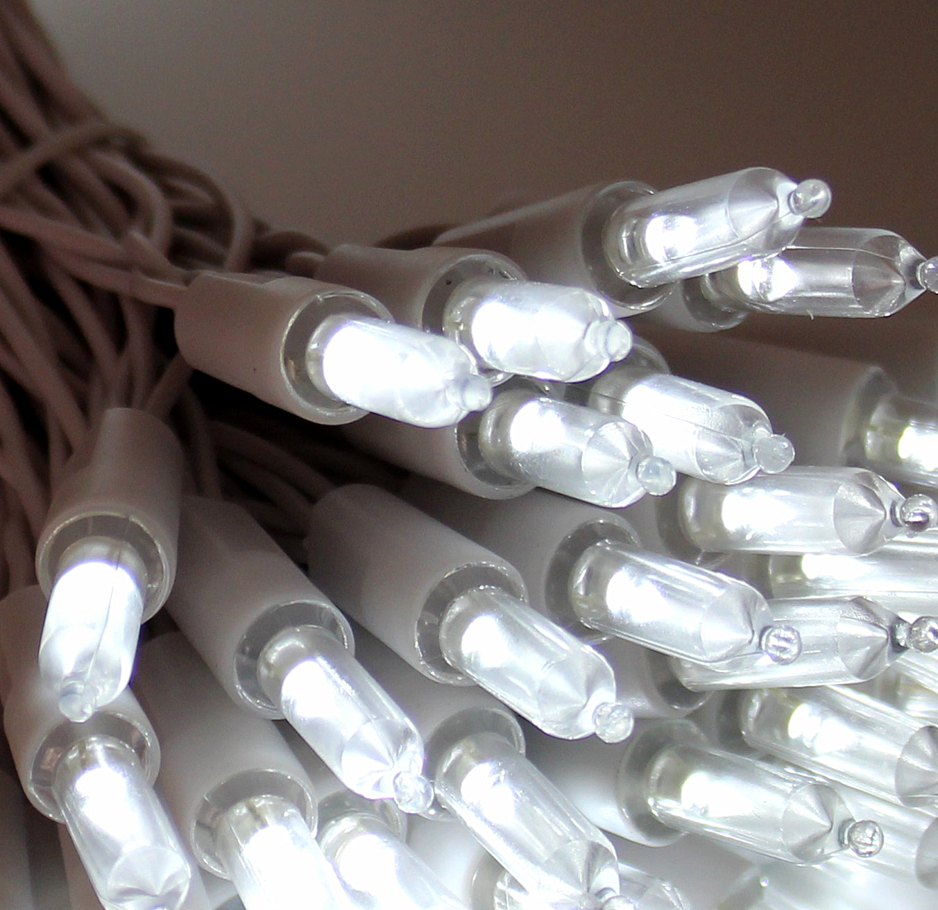 50 LED Battery Operated Mini Christmas Lights Indoor with Remote Timer in White